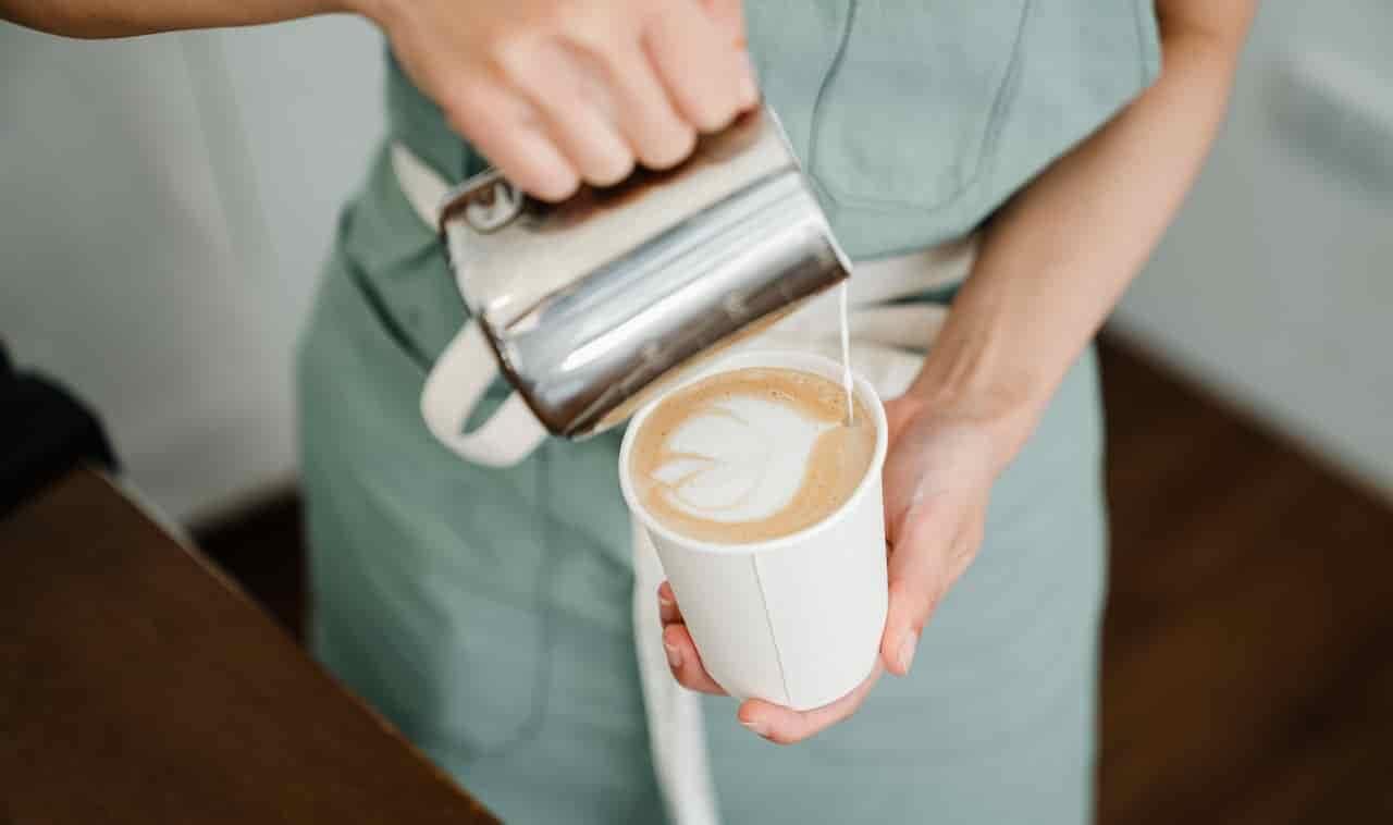 The Differences Between Steaming and Frothing Milk for Coffee