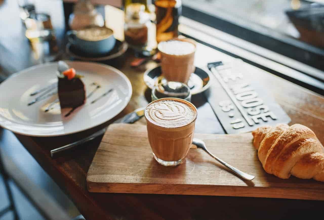 Hot Coffee vs. Cold Coffee: Which One Is Better?